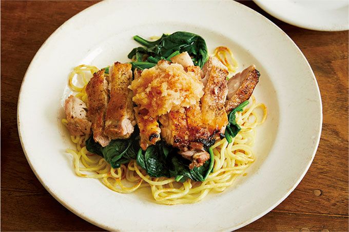 キッチンペーパーで包んで栄養キープ！「チキングリル焼きそば」のレシピの画像2