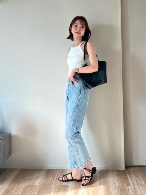 ユニクロホルターネックブラタンクトップとデニムコーデ