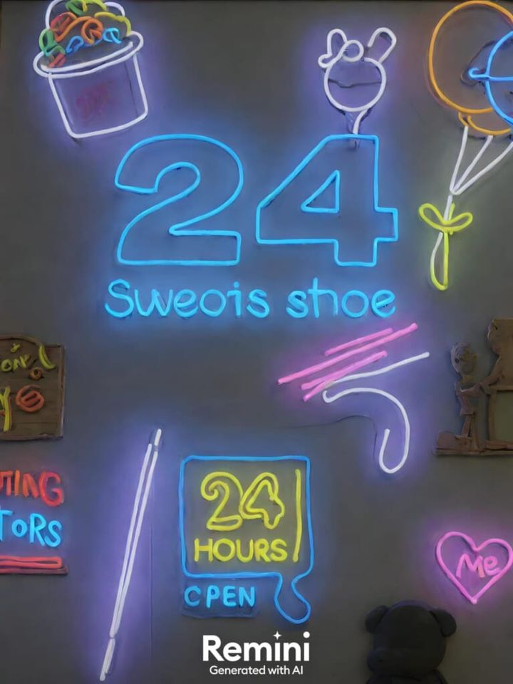 スイーツ無人販売所「トゥエンティーフォースイーツショップのネオン看板を「Remini（レミニ）」で粘土加工した写真