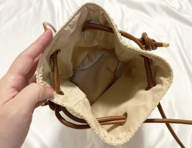 3COINS ペーパーショルダーバッグ 新作 バッグの中身