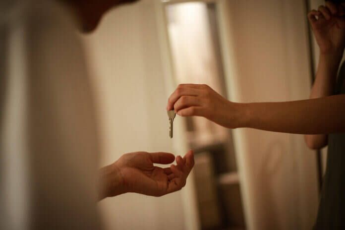 夫の「遊びの不倫」と「本気の不倫」の見分け方10選