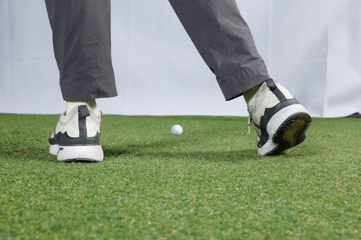 コンパクトスイングは“みぞおち”を使うだけ！体を使ったスイングをする方法