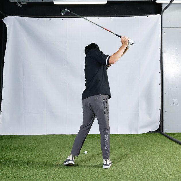 コンパクトスイングは“みぞおち”を使うだけ！体を使ったスイングをする方法