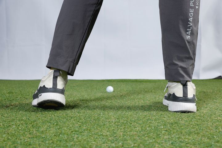 コンパクトスイングは“みぞおち”を使うだけ！体を使ったスイングをする方法