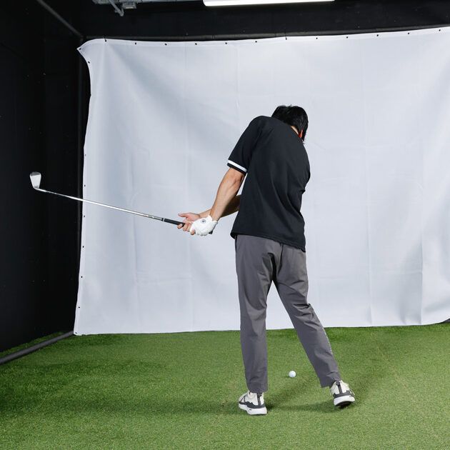 コンパクトスイングは“みぞおち”を使うだけ！体を使ったスイングをする方法