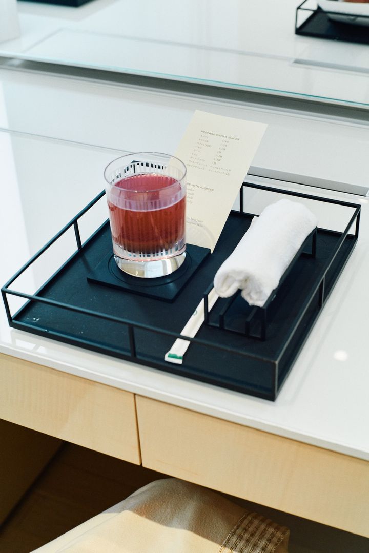 トリートメントの最後には、内容に応じてオリジナル ビューティー カクテル（コールドプレス ジュース）が提供される。