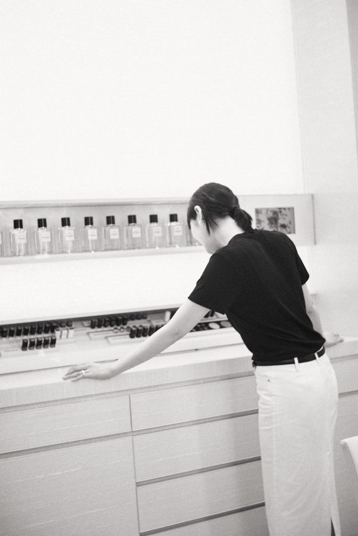 トリートメント完了後は、シャネルのフレグランス、コスメティックアイテムなどを自由に試せるうれしいサービスも。