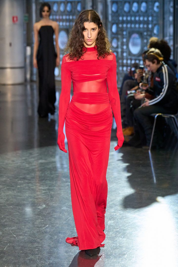 ブルク・アキョル 2024-25年秋冬コレクションより。