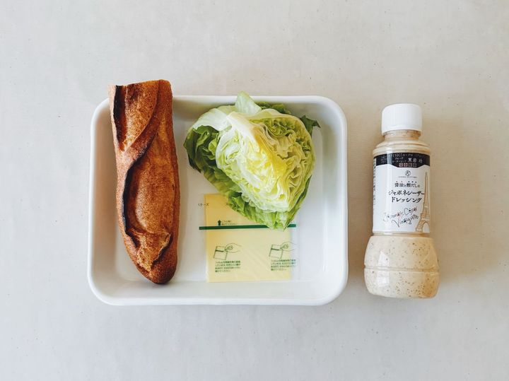 5分で作れる♪レタス好きのシーザーサラダサンドの作り方【パン好きなsumire.のバゲットサンドのレシピ vol.20 〜レシピで旅するヨーロッパ〜】