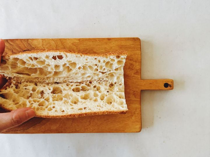 5分で作れる♪レタス好きのシーザーサラダサンドの作り方【パン好きなsumire.のバゲットサンドのレシピ vol.20 〜レシピで旅するヨーロッパ〜】