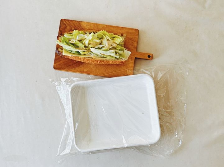 5分で作れる♪レタス好きのシーザーサラダサンドの作り方【パン好きなsumire.のバゲットサンドのレシピ vol.20 〜レシピで旅するヨーロッパ〜】