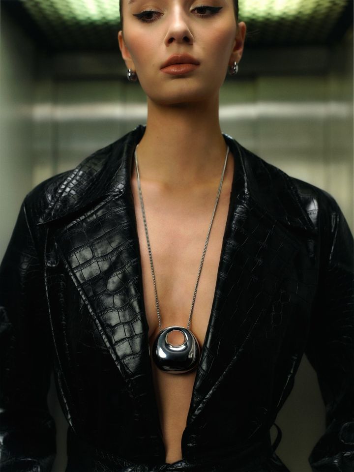 「バオ」パース（SV）￥187,600 ピアス（SV）￥56,200