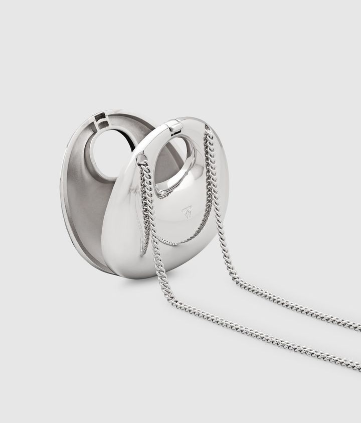 パースは小物入れの機能も備えている