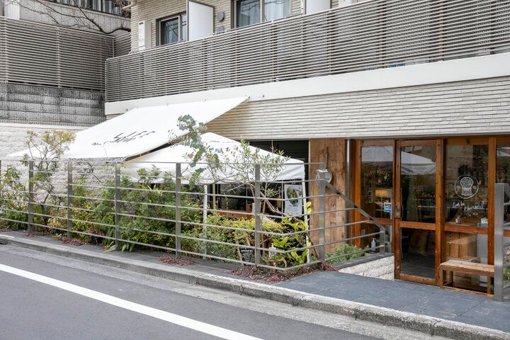 「山のごはん」を焼きたてパンとともに。都会の喧騒を離れた山小屋のようなイタリアンレストラン／新宿・LIFEson