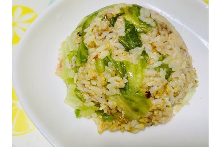 ▲チャーハンやスープの具にしても、おいしいレタス。有効活用しましょう。