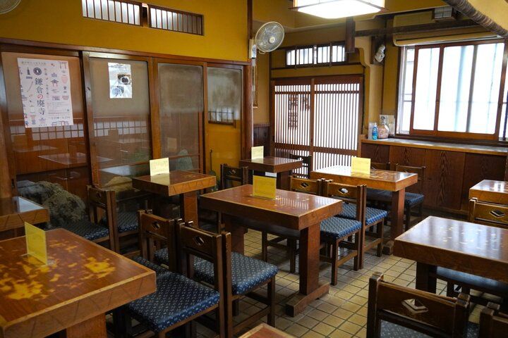 鎌倉の細い路地にたたずむ昔ながらの甘味処「納言志るこ店」でほっと一息♪