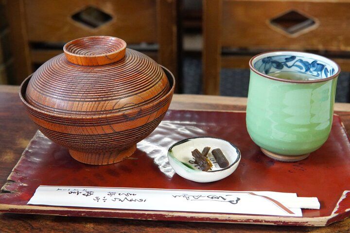 鎌倉の細い路地にたたずむ昔ながらの甘味処「納言志るこ店」でほっと一息♪