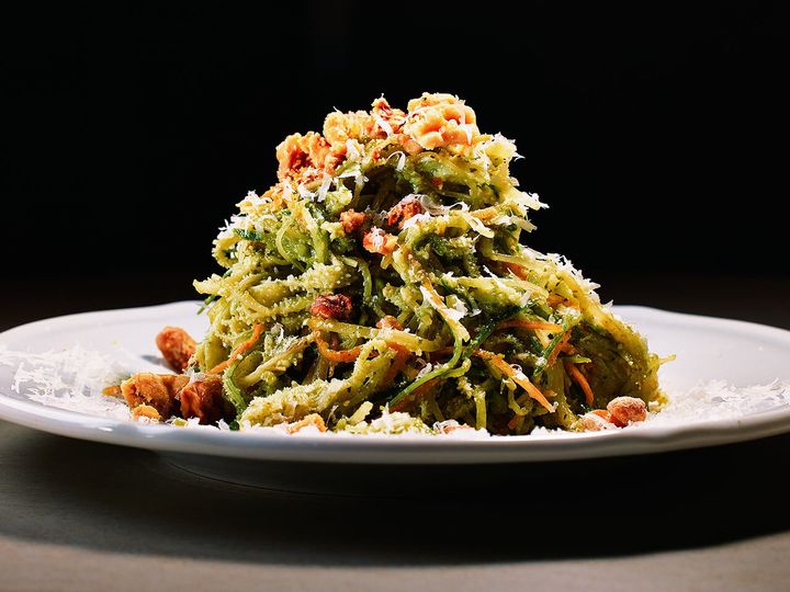 都立大学『marble』の「白センマイとクルミのサラダ」