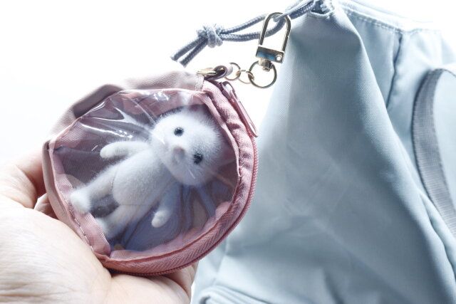 ダイソー 推しポーチ、バッグチャームポーチ（ピンク） 使用例