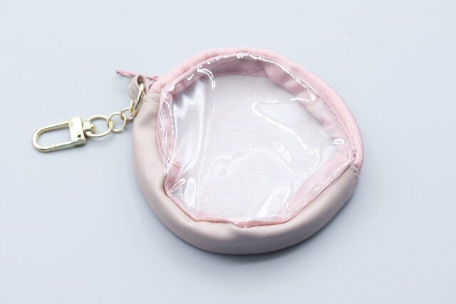 ダイソー 推しポーチ、バッグチャームポーチ（ピンク）