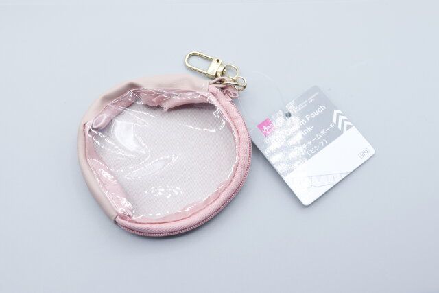 ダイソー 推しポーチ、バッグチャームポーチ（ピンク） 商品タグ