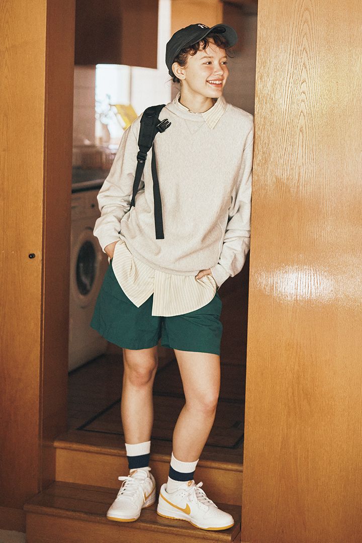 ボーイッシュな装いにも、香りをまとわせてオシャレを楽しんで