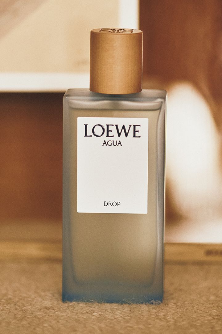 ボーイッシュな装いにも、香りをまとわせてオシャレを楽しんで