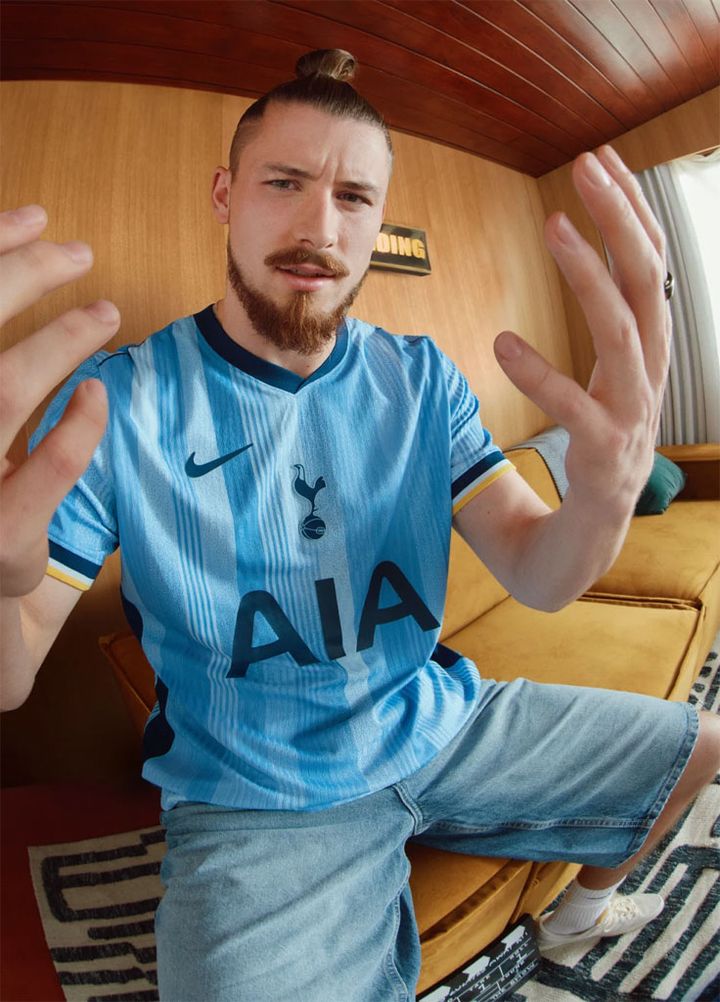 デザインは1980年代！トッテナム・ホットスパー、2024-25新アウェイユニフォームを発表