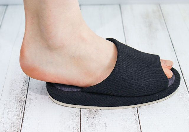 宝島社かかとアップスリッパ付録つま先立ち