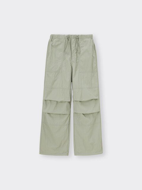 GUのテックパラシュートプルオンパンツ