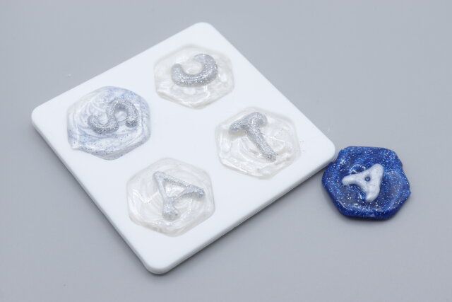 ダイソー グルースティック（メタリック、15本） ネームタグ