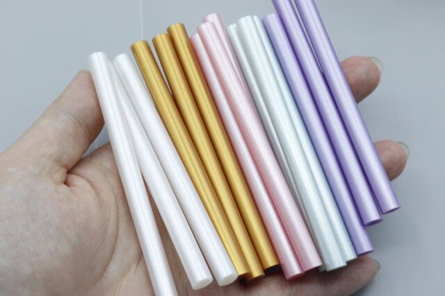 ダイソー グルースティック（メタリック、15本） セット内容