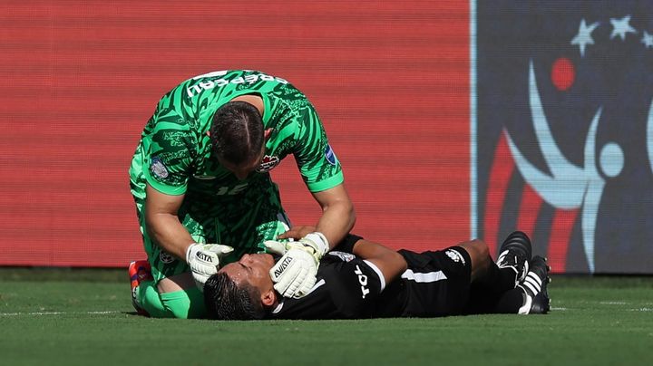 コパ・アメリカ、審判が試合中に失神して緊急搬送…気温40度近い暑さ