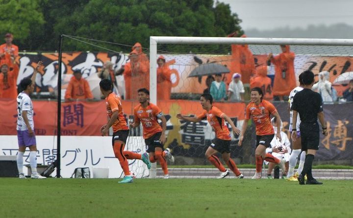 間瀬秀一監督、故郷のクラブ「ヴィアティン三重」の指揮で感じる「人の環境の素晴らしさ」とは