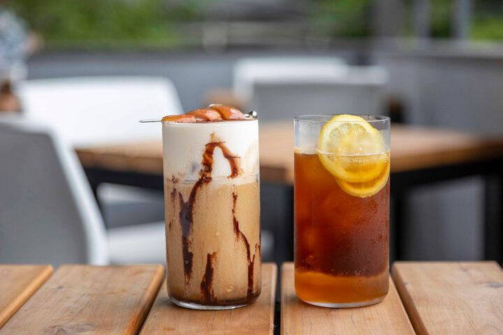 自家焙煎コーヒーを使った特製スイーツが楽しめるカフェ「沢村ロースタリー 軽井沢」