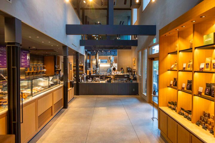 自家焙煎コーヒーを使った特製スイーツが楽しめるカフェ「沢村ロースタリー 軽井沢」