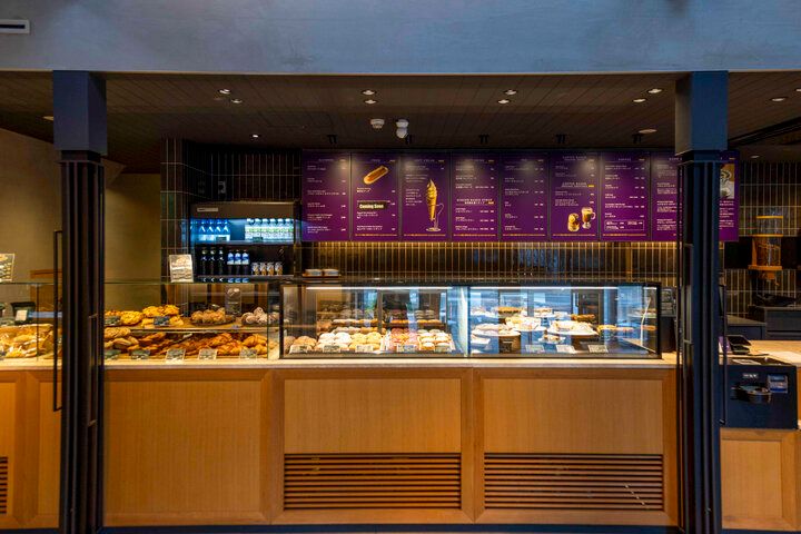 自家焙煎コーヒーを使った特製スイーツが楽しめるカフェ「沢村ロースタリー 軽井沢」