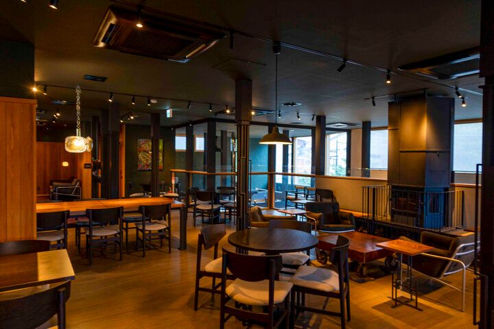 自家焙煎コーヒーを使った特製スイーツが楽しめるカフェ「沢村ロースタリー 軽井沢」