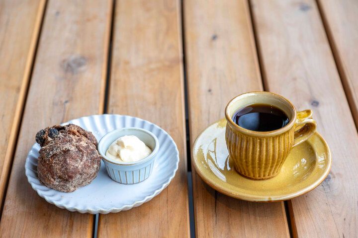 自家焙煎コーヒーを使った特製スイーツが楽しめるカフェ「沢村ロースタリー 軽井沢」