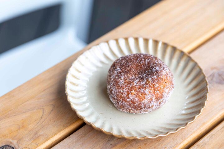 自家焙煎コーヒーを使った特製スイーツが楽しめるカフェ「沢村ロースタリー 軽井沢」