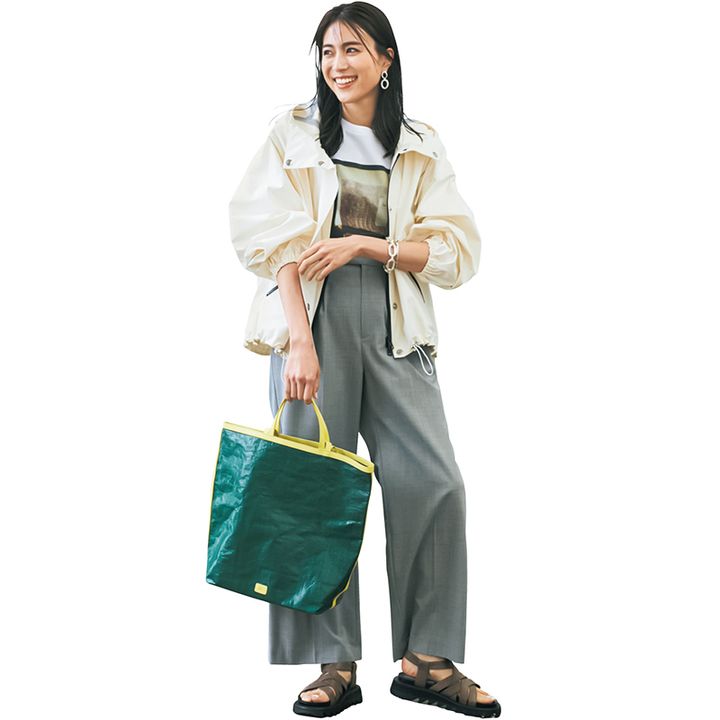 7月の服装：天気の急変に対応できるシャカアウターとTシャツ×ワイドパンツ