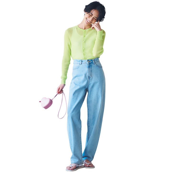 ライムグリーンのシースルーカーデ×デニムコーデ