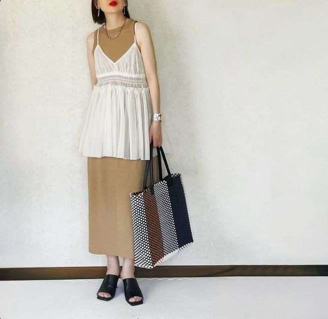 GUのリブナローワンピースとキャミソールのコーデ