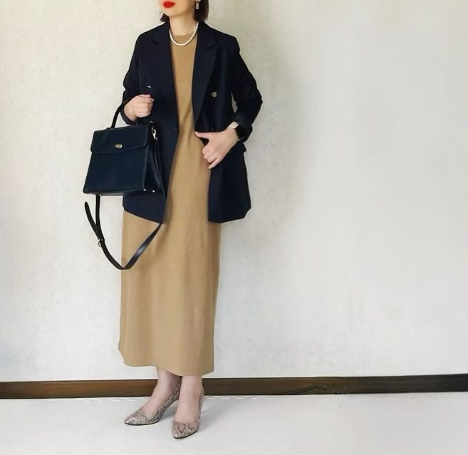 GUのリブナローワンピースとジャケットのコーデ
