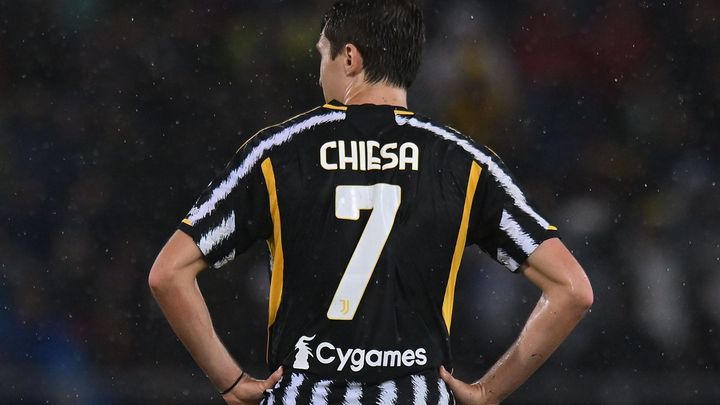 ユヴェントス選手　サイン入りセリエA公式球 ユヴェントス選手 サイン入りセリエA公式球 - メルカリ