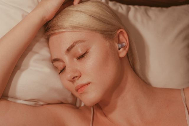 睡眠時に「Eartune Live Foam」を装着