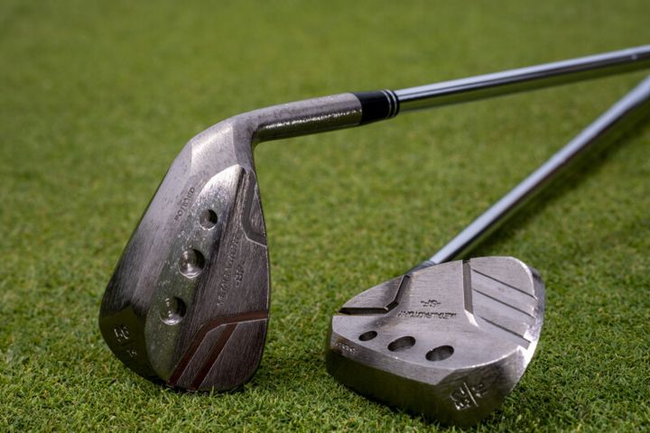 スピンも打感もピカイチのウェッジ！“多面ソール”が抜けの良さを実現