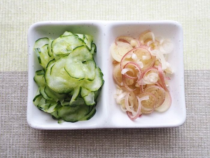 刻んだきゅうりとみょうが