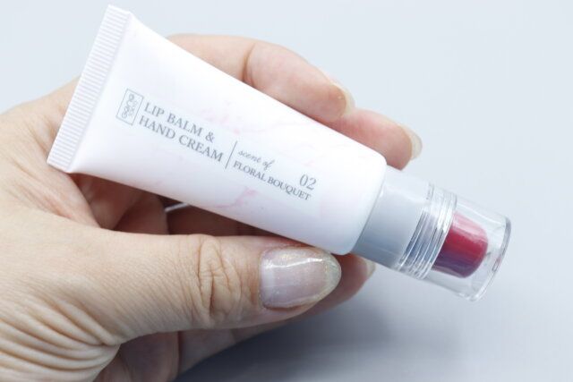 ダイソー リップアンドハンドクリーム サイズ感