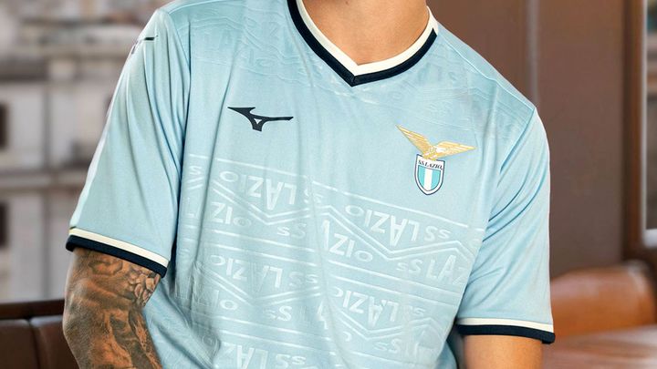 なんと「日本語」入り！ラツィオ、レトロな2024-25新ユニフォームを発表 サプライヤーはMIZUNOで継続